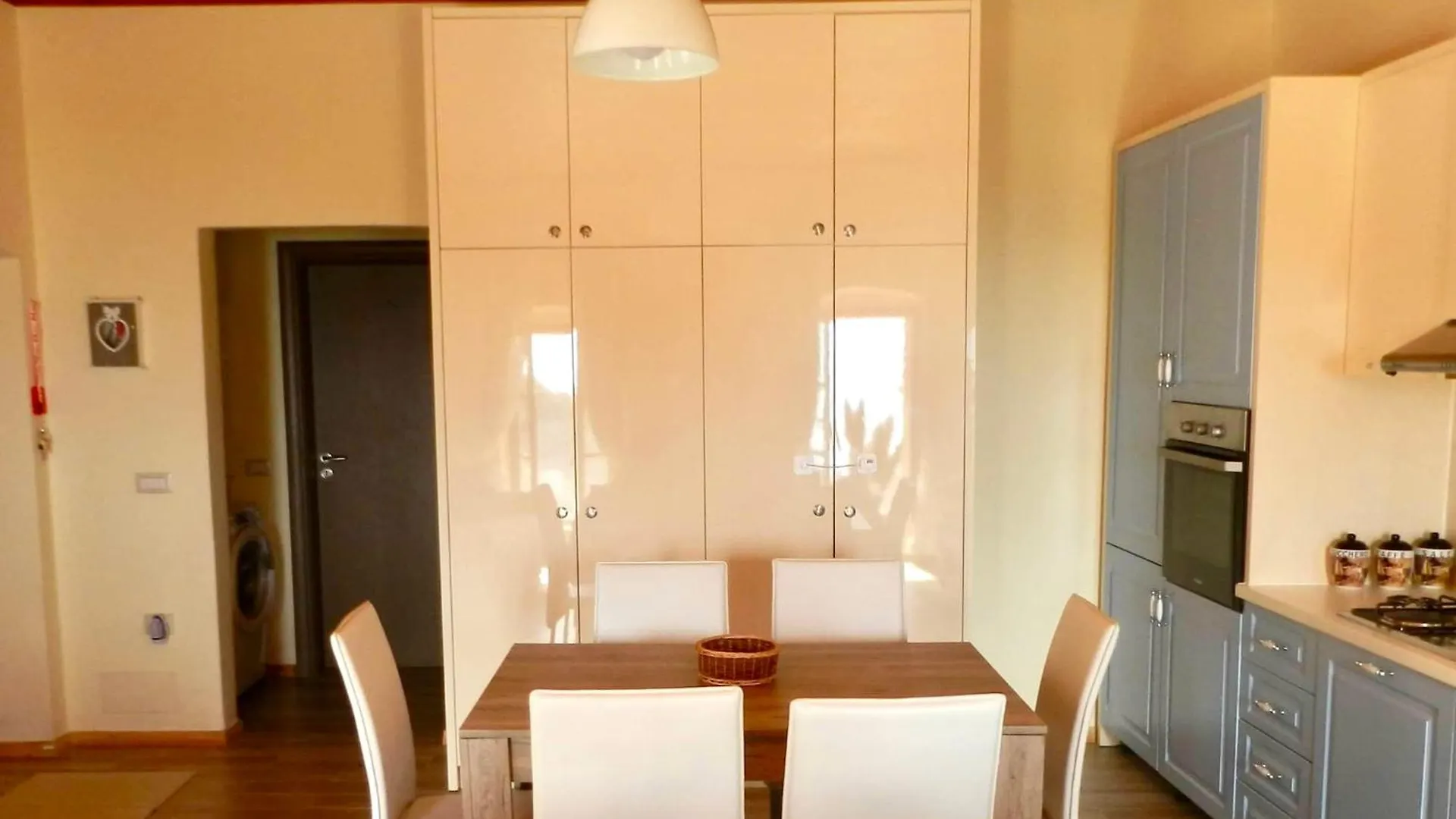 Karolas Home Dhërmi