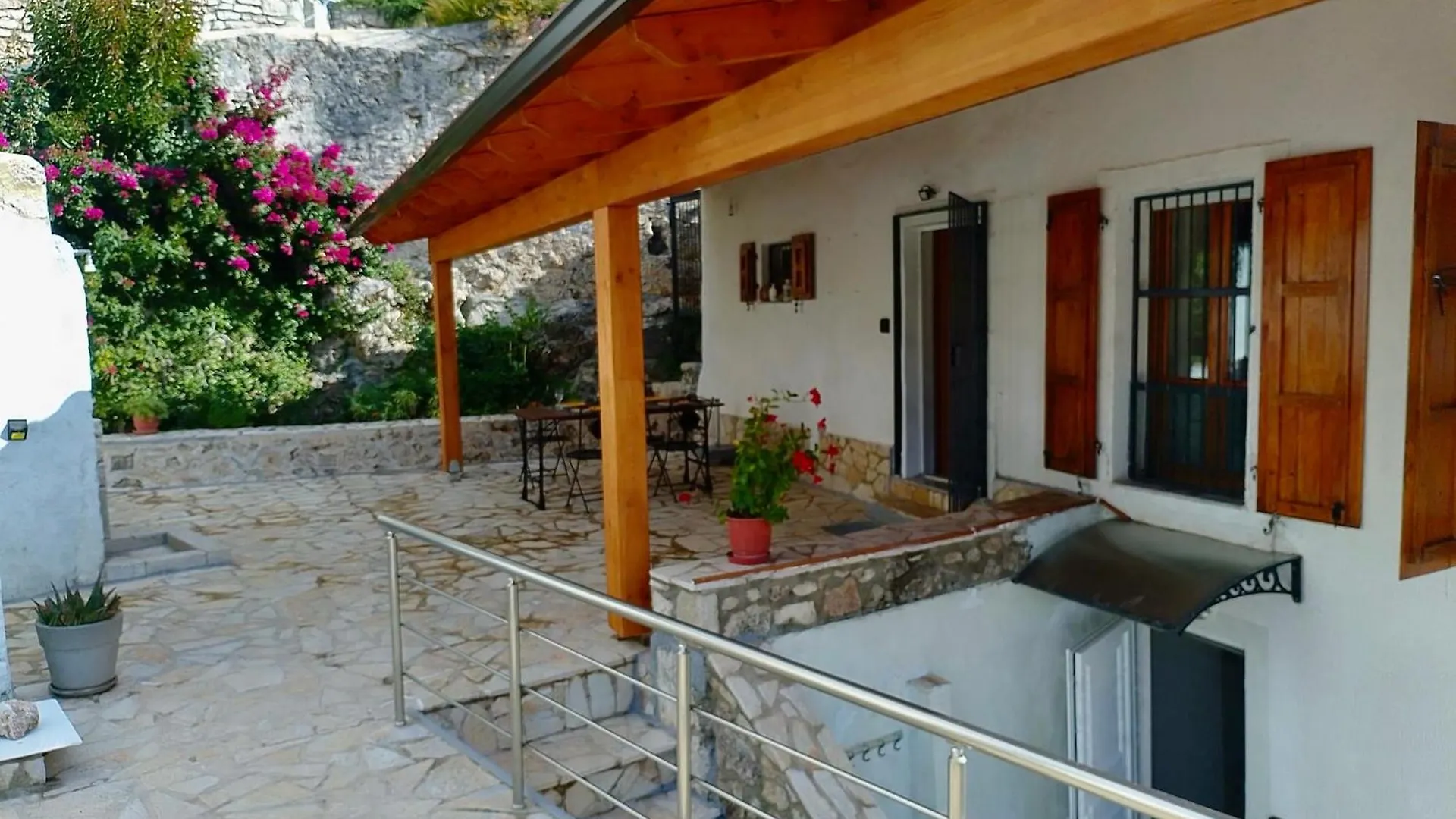Apartament Karolas Home Dhërmi
